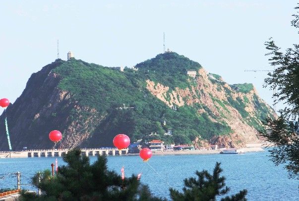 级风景旅游区,主要景区有东西幡龙山,鸡冠山,平顶山,红石山,观音洞山