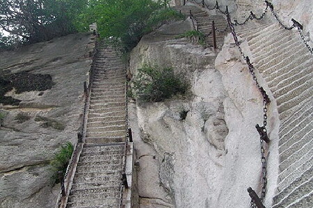 <西安-兵马俑-华清池-乾陵-华山双卧6日游>观八大奇迹，体验华山之险，观汉阳陵，沐浴法门寺佛光，观无字碑，逛小吃街品美食，打卡网红摔碗酒