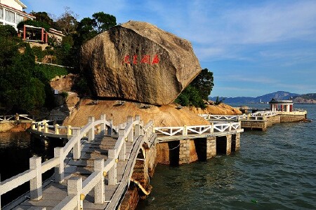 <福建厦门-鼓浪屿-南普陀-毓园-钢琴博物馆双动3日游>24H接站 0购物 漫步鼓浪屿 菽庄花园 邂逅文艺厦门 贴心管家服务 出行无忧，深圳往返