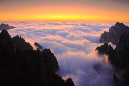 <黄山2日游>春游黄山看黄山全景宿1600米山上酒店观日出云海，含黄山大门票和双程景交（不含缆车），含早含单程汽车单程高铁