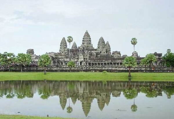 <柬埔寨吴哥舒适型酒店4晚5日自助游>全程舒适型酒店任选，畅游吴哥奇迹，杭州往返