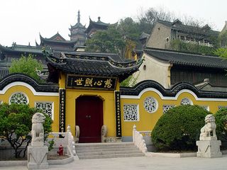 金山寺,又名江天禅寺,位于江苏镇江市区西北部的金山之上.