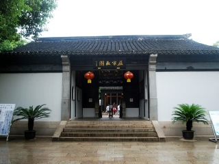 8月上海旅游_上海跟團(tuán)游與自由行_上海旅游費用多少
