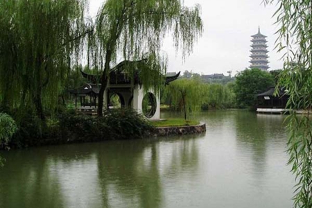 <苏州狮子林-虎丘-寒山寺1日游>0购物，含虎丘，游园林，寒山寺朝圣，南京市区内可提供上门接，天天发班