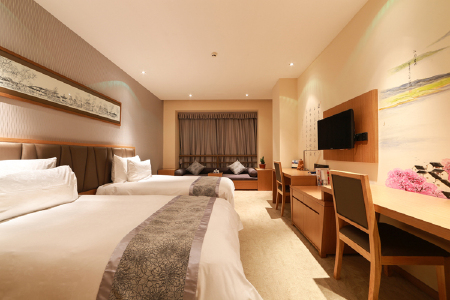 仅668元享价值1184元的书香世家酒店2天1晚温泉自由行(三店通用):苏州月亮湾店书香房1晚\/苏州园区湖西店书香豪华房1晚\/苏州独墅湖店会所房1晚三选一+免费双早+苏州乐园四季悦温泉\/苏州天颐温泉二选一门票2张团购，3店通用，充满吴门文化气息的舒适客房，让您尽享愉快轻松的住宿体验!_团购_途牛旅游团购