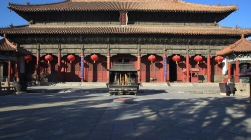 约9:30 前往泰安【岱庙】泰山最大,最完整的古建筑群,为道教神府,是