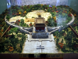  北京飞高5日游>1晚二环特色四合院酒店,游定陵,品全聚德
