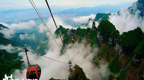 沿途欣赏凌霄台,倚虹关,玻璃栈道,天门山,云梦仙顶等景点,随后从
