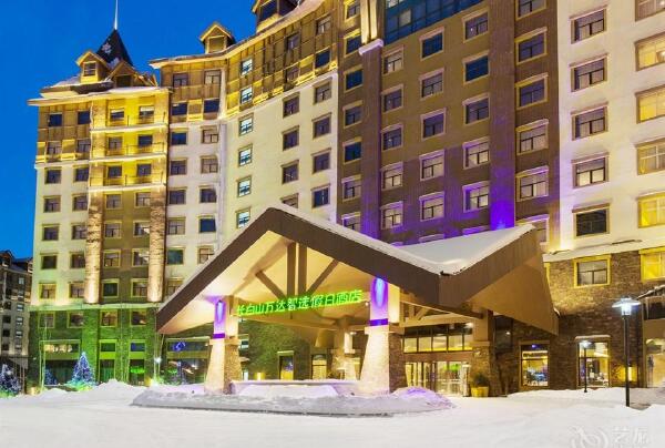 [春节]<长白山5日自助游>长春往返搭配长白山万达智选假日酒店，赠送万达滑雪项目，新春特惠立减100/人