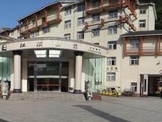 湖南張家界跟團(tuán)游的報(bào)價(jià)_湖南張家界國際旅行_暑假湖南張家界游價(jià)格