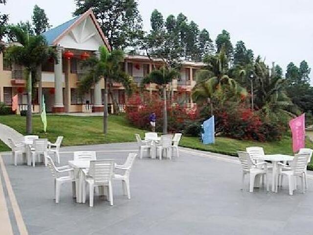 万宁银湖温泉假日酒店