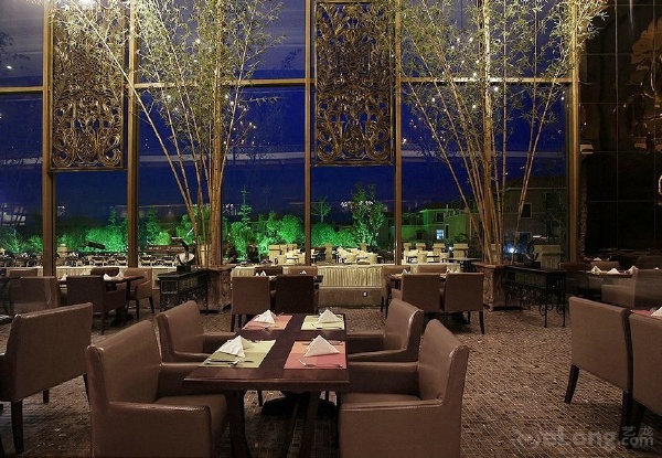 <张家界阳光酒店5日自助游>地理交通位置极为便捷，入住赠接机