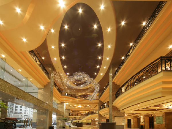 <澳门金龙酒店>交通便利，临近港澳码头，免费穿梭巴士