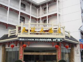 張家界玻璃棧道游跟團_張家界玻璃棧道旅游要多少錢2021_張家界玻璃棧道旅游費用