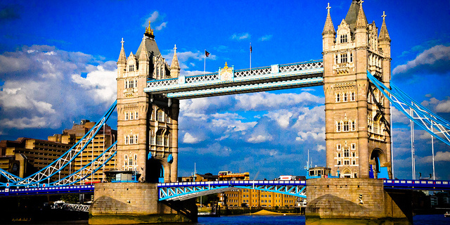 [春节]双学府，爱丁堡，湖区，巴斯，比斯特购物村，伦敦1天自由活动，免费托运2件行李_途牛特卖