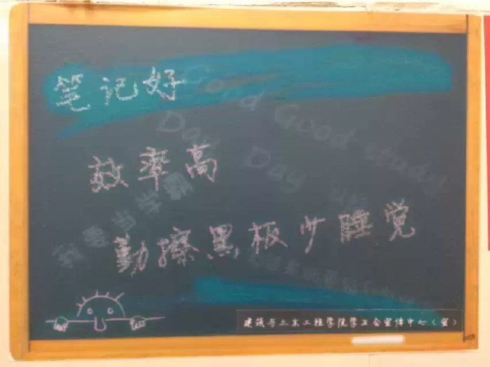 鼓浪屿之波》的乐谱,路旁还有 马拉松塑像,还有红色道路的部分,
