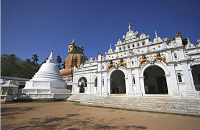 参拜阿输迦拉马雅寺
