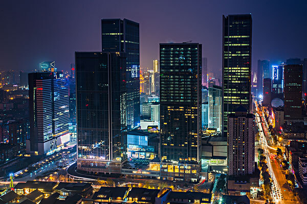 轻松游成都_游成都指南_游成都攻略雨中攻略身影的图片