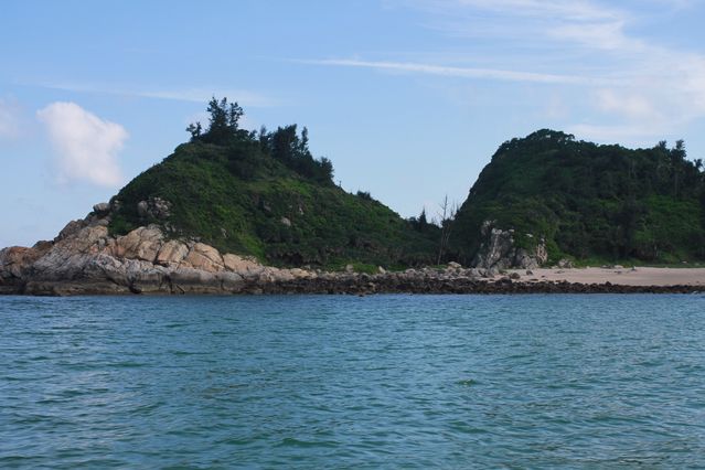 三山岛位于阳江市海陵岛东南面的一个小岛,岛上