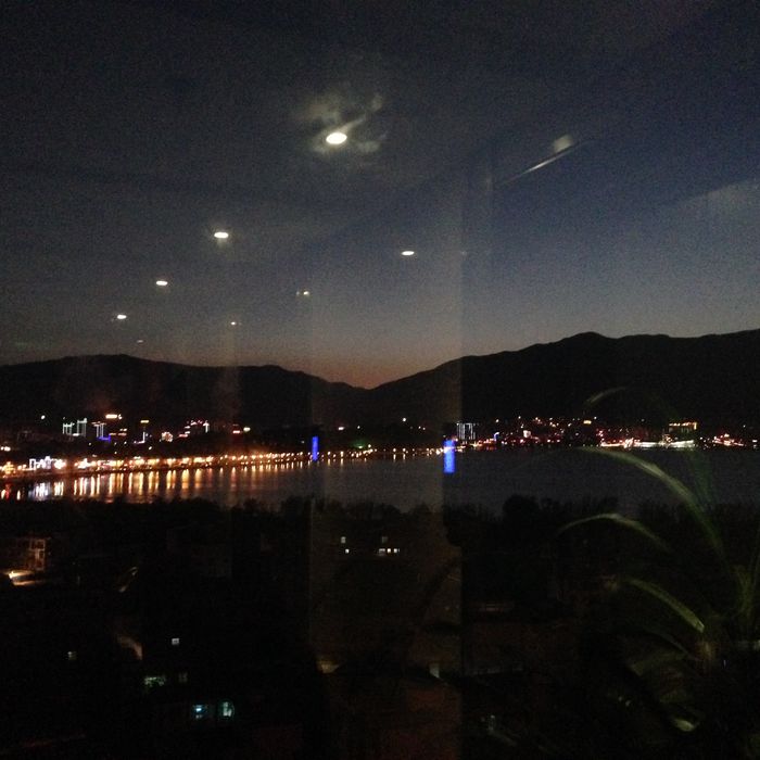 夜晚的洱海