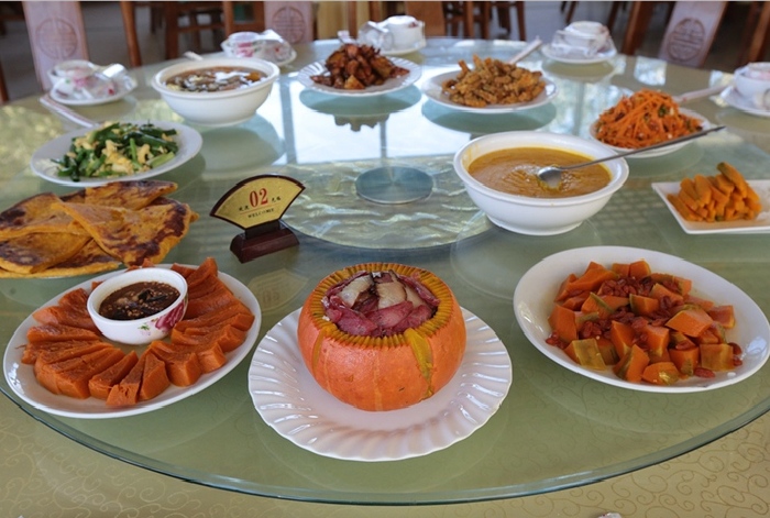 带上娃,赴月带上娃牙湾秋千节,吃南瓜宴,采摘红