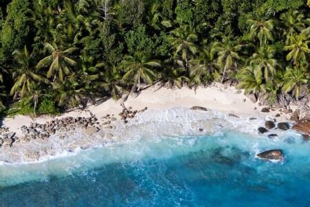 <巴厘岛机票+当地6日游>南京直飞巴厘岛，2至6人小团，蓝梦岛出海，4晚国际五星酒店，阿雅娜RockBar赏日落，丽思卡尔顿下午茶