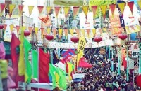 体验当地节日的缤纷多彩