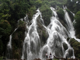 報團(tuán)去貴州黃果樹瀑布多少錢_貴州黃果樹瀑布跟團(tuán)還是自由行_貴州黃果樹瀑布游 旅行團(tuán)