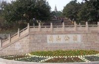 登南山鸟瞰西宁城全景