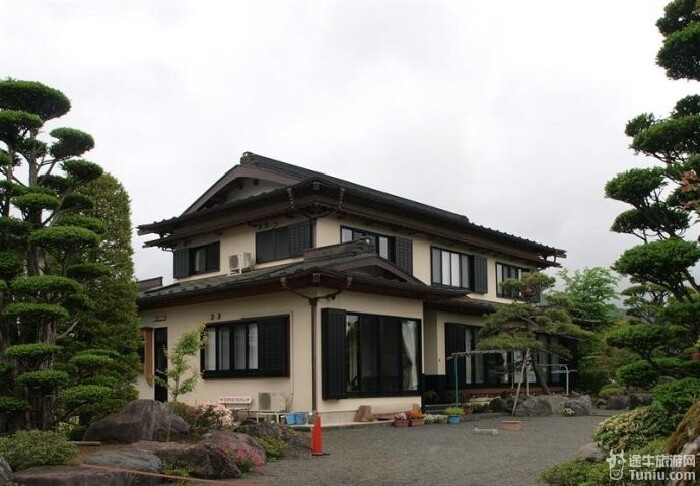 后来发现,全日本除了电子感应卡停车场,全是无人值守停车场.