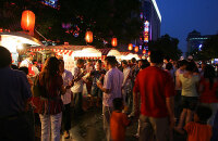 逛夜市，吃傣味