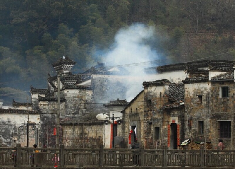 瑶里镇位于景德镇市浮梁县,距景德镇市区 50公里,素有
