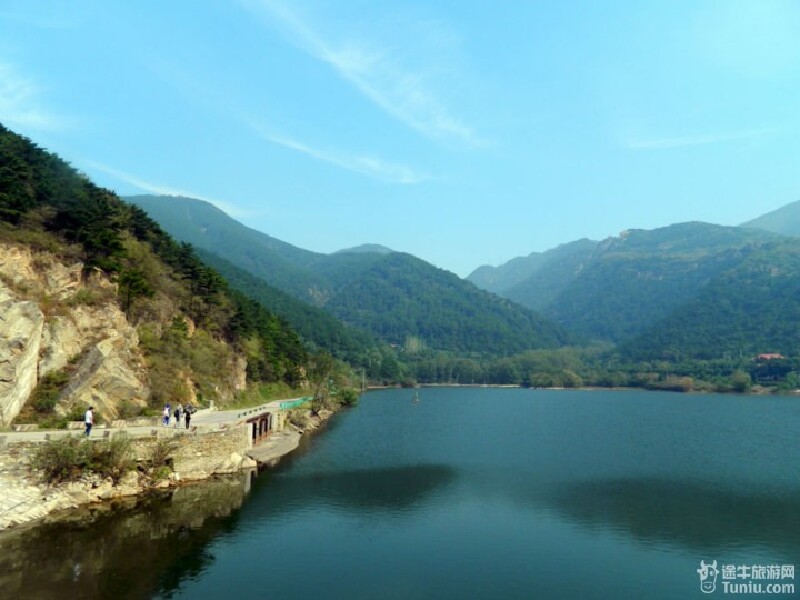 双峰山旅游区位于孝感市区东北部,距孝感市29