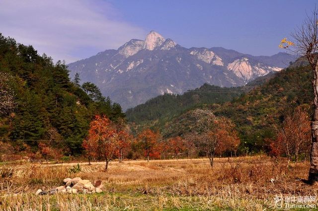 九资河圣人堂村是湖北省黄冈地区罗田县境内东北角处的一个小村,位于