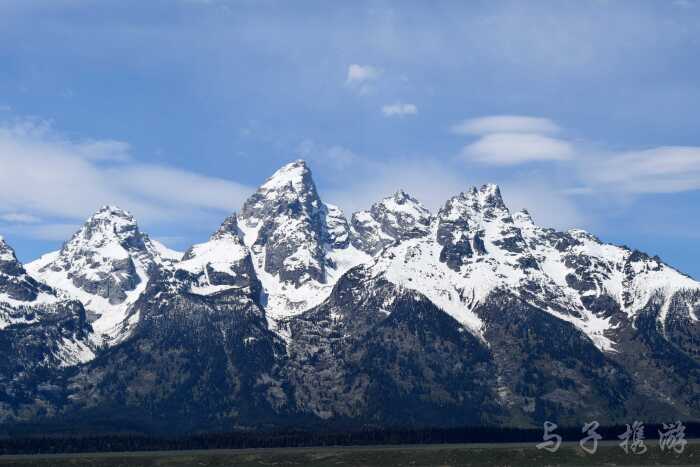 这就是美国派拉蒙电影公司标志中那星星环绕的群山—大提顿雪山山峰