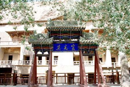 <嘉峪关城楼-敦煌莫高窟-鸣沙山-月牙泉2日游>文化艺术之都，精选酒店，体验浩瀚沙漠