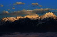 牛背山顶看盆景