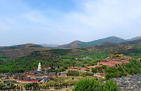 进寺庙祈福许愿