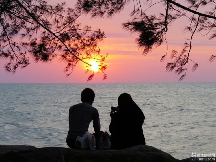 我们住的帝国酒店就在海边,环境优美,由于不像一般的团只在这里住一