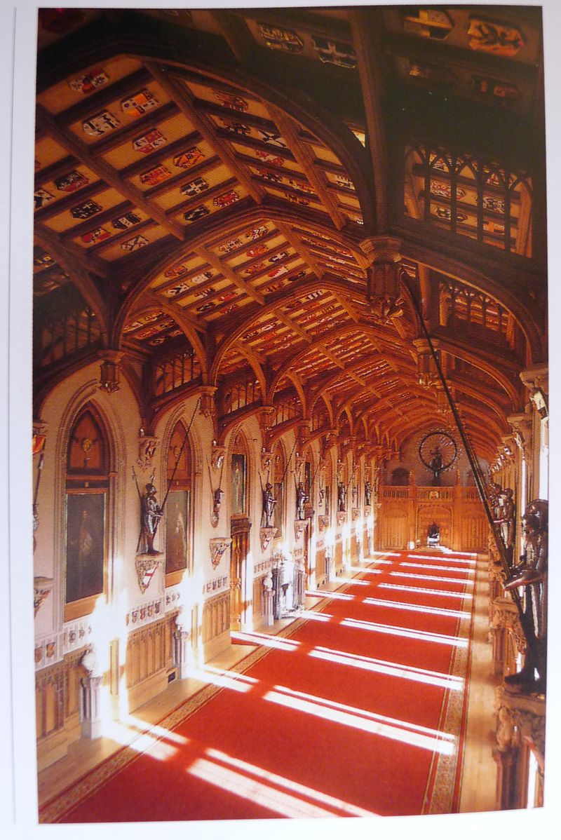 图为圣乔治厅的全景照片,上两图摄于温莎城堡
