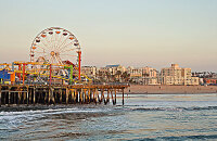 横滨八景岛海岛乐园玩波浪云霄飞车