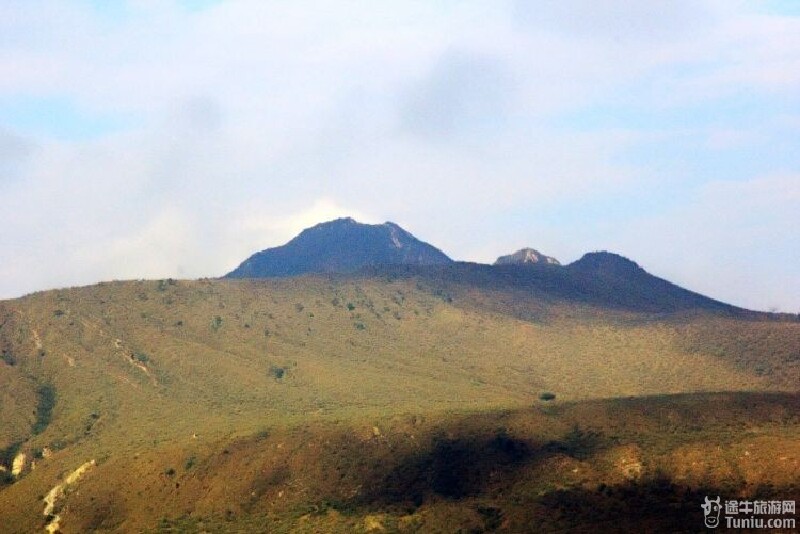 "魔鬼山"是一座活火山.