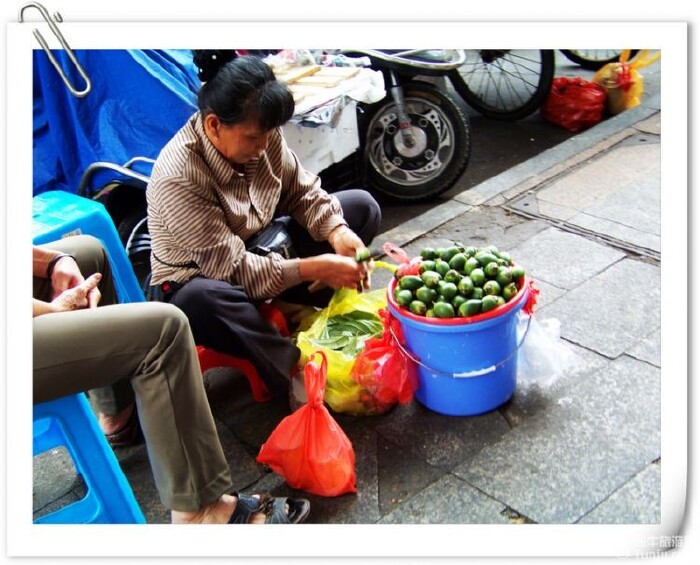 海南的特色--槟榔,台湾有槟榔西施,三亚有槟榔阿婆