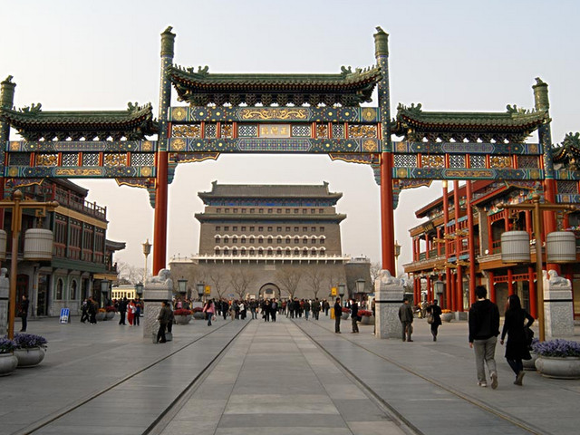 景点 · 前门大街 前往改造一新的【前门商业街】,感受老北京