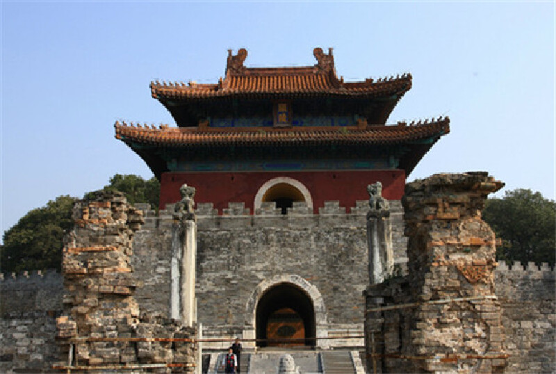 荆门地区内的旅游景点有明显陵,莫愁湖,漳河,龙泉公园和大口国家森林