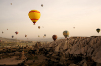 乘坐热气球看日出