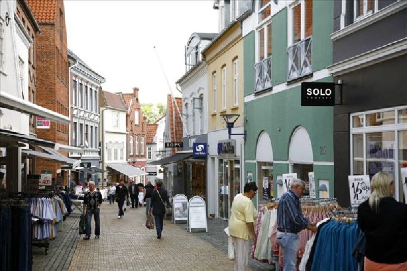 丹麦步行街上的琥珀_丹麦步行街上的琥珀介绍