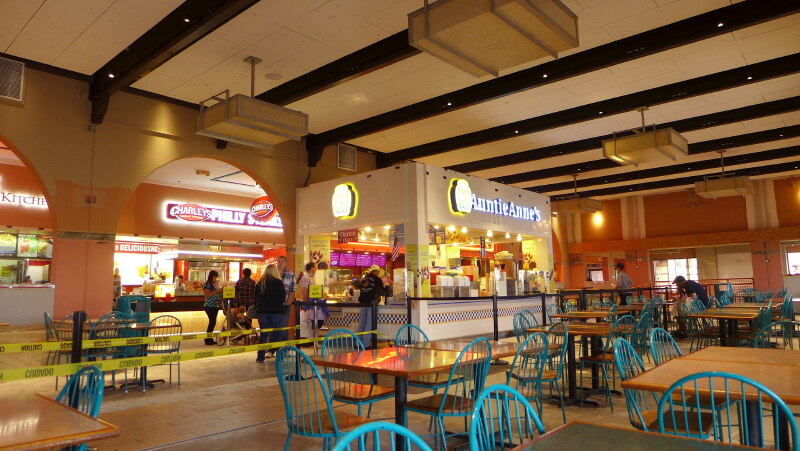 food court,food truck 这里的foodcourt也很多美食喔.