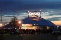 科龙马戏团表演