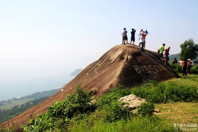 岘港与顺化之间隔一座山,叫作海云岭.